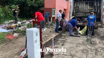 ”Tres días y seguimos sacando basura”; vecinos inundados de Ecatepec