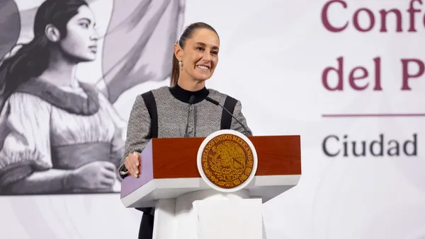 Claudia Sheinbaum confirmó que ofreció una embajada al exfiscal Alejandro Gertz Manero. Además, informó avances en el caso Ayotzinapa y en el Plan Michoacán. Aquí los detalles.