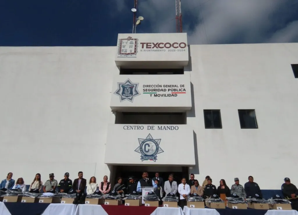 Gobierno de Texcoco entregó uniformes a 420 elementos de seguridad pública y movilidad