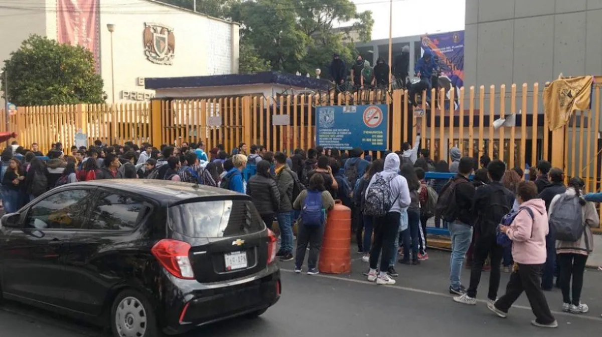 Aplicarán sanciones a estudiantes que estallaron cohetes en Prepa 8