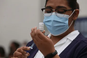 Del 12 al 20 de enero, vacunarán a personal educativo del Edomex