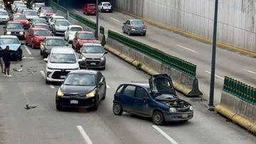 Caos vial por fuerte accidente en Paseo Tollocan