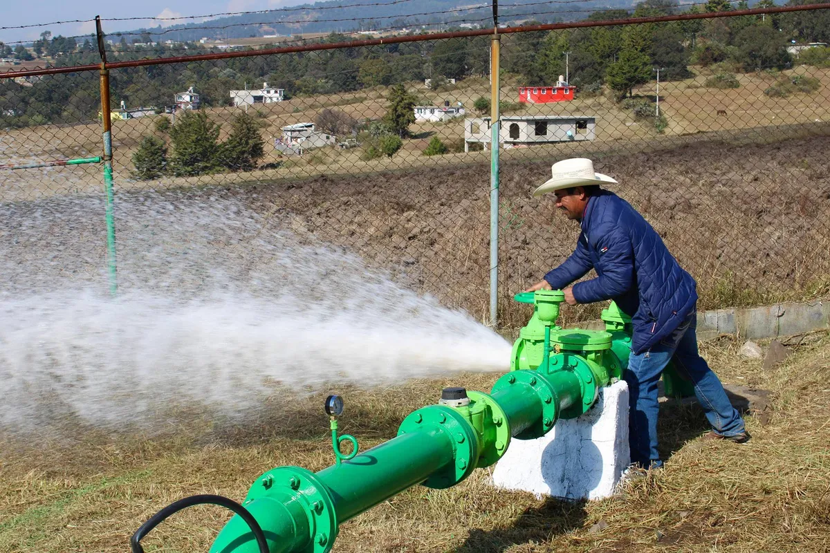 Rehabilitan pozo de agua en Almoloya de Juárez tras años sin mantenimiento