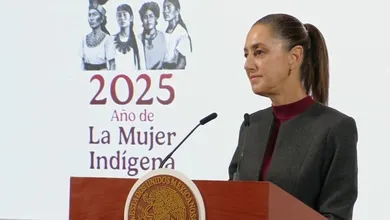 Claudia Sheinbaum felicitó a Fátima Bosch por su triunfo en Miss Universo 2025 y destacó su valentía.