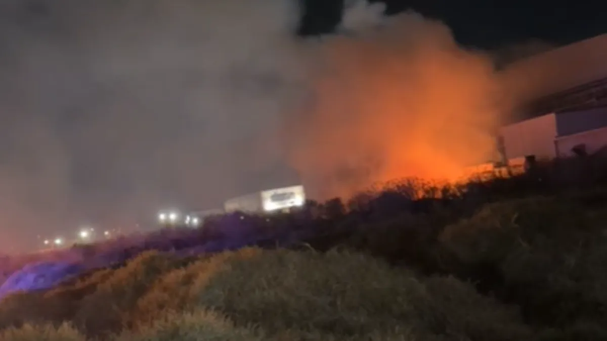 [VIDEO] Incendio en Parque 2000 de Toluca moviliza a cuerpos de emergencia