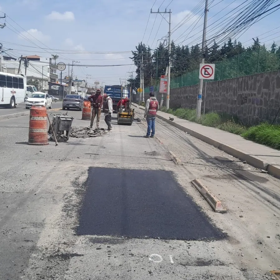 Continúan trabajos de bacheo en distintas zonas de Toluca