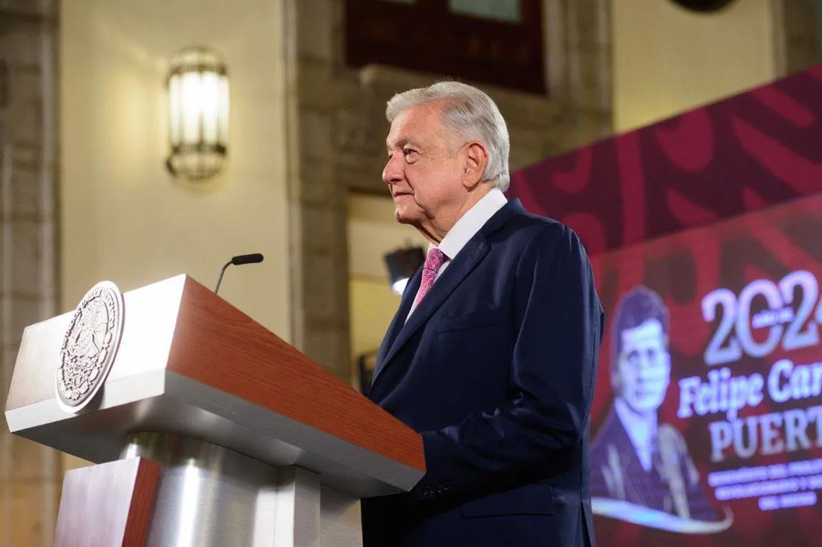 AMLO afirmó que la reforma y su discusión “no es una concertacesión, como era la costumbre en los tiempos de Salinas. No, no, que sea de conformidad con la Constitución y la ley”. Foto: Presidencia.