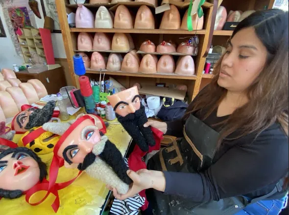 Chimalhuacán: Mascareros moldean una tradición popular