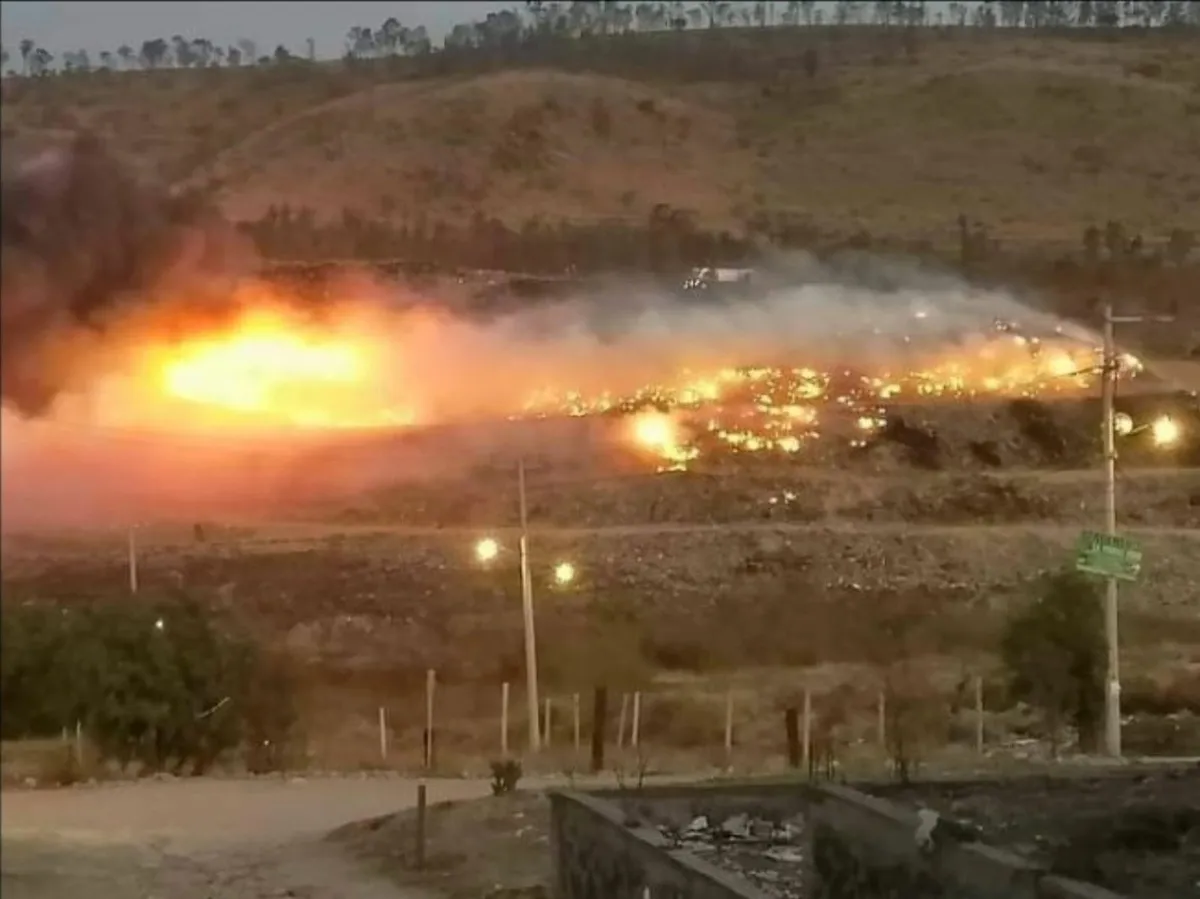 Se incendia tiradero municipal de Chimalhuacán, Edomex