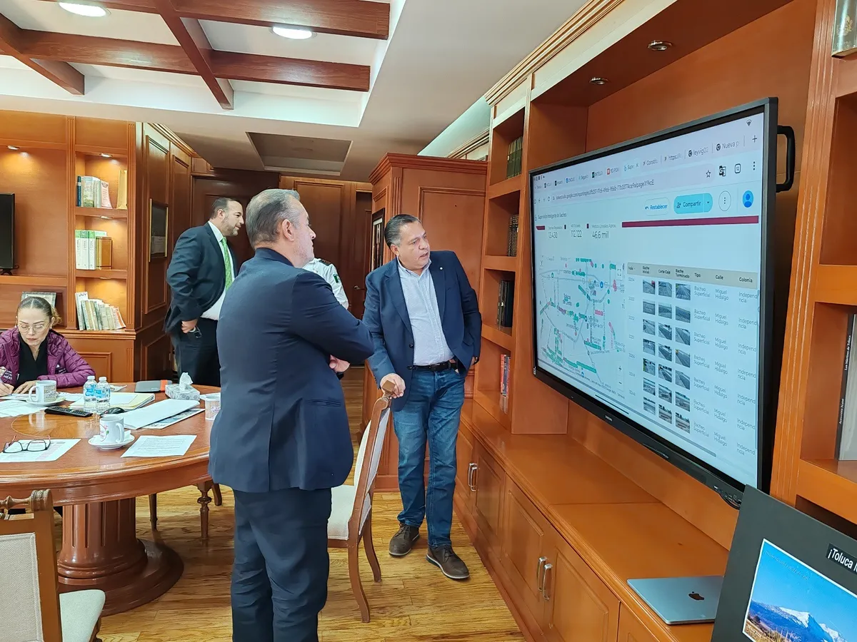 Inician con bacheo, alumbrado y señalización en municipios mexiquenses