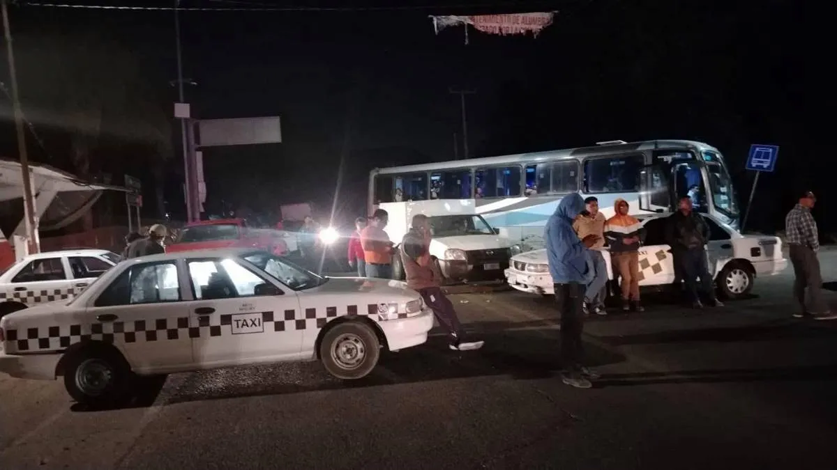 Taxistas bloquean accesos a Tenancingo