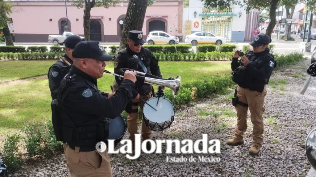Policía de Toluca afina tambores y cornetas para marchar el 16 de septiembre