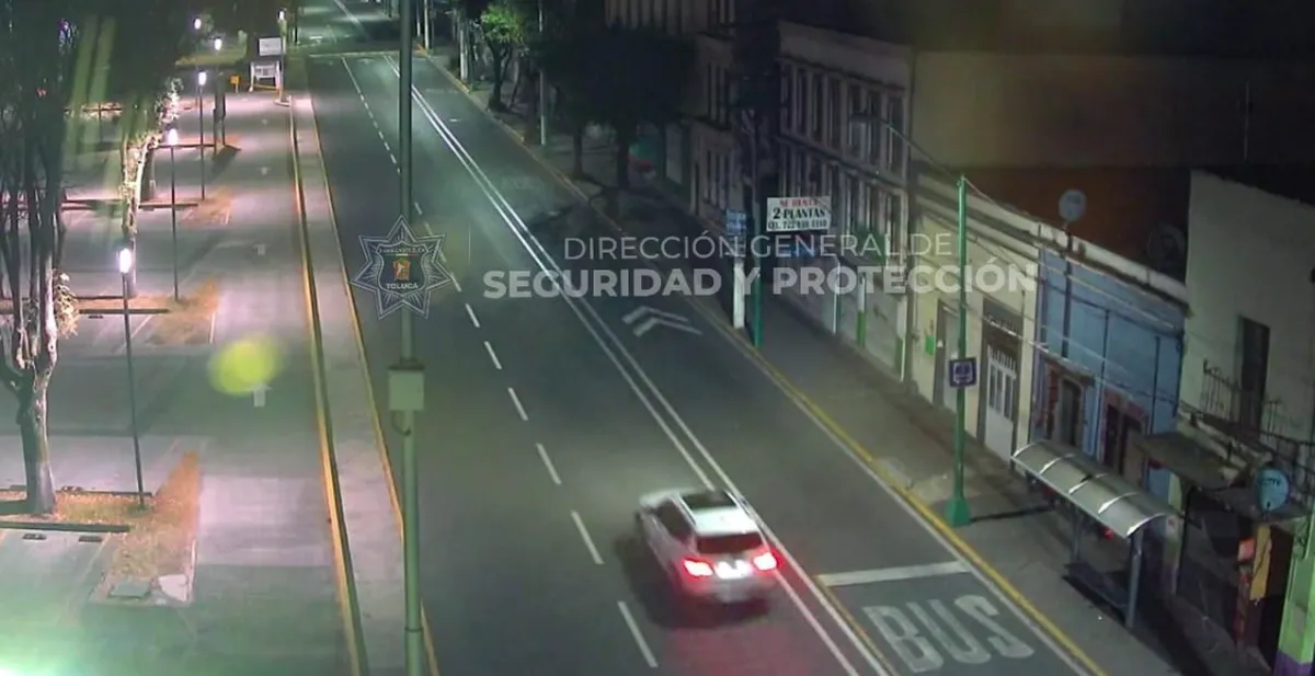 [VIDEO] Identifican auto de jóvenes que condujeron en portales de Toluca