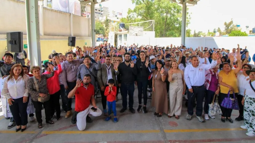 Alcalde Isaac Montoya entrega rehabilitación del puente peatonal que conecta Minas Coyote y Minas San Martín