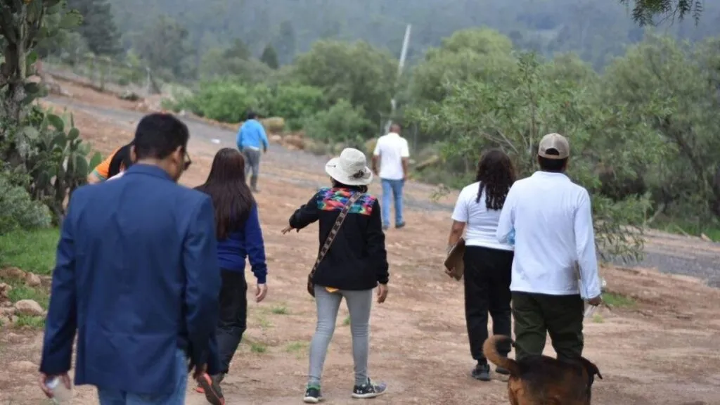 Vecinos denuncian presunta urbanización ilegal en la Sierra de Guadalupe; levantan evidencias de daños ambientales