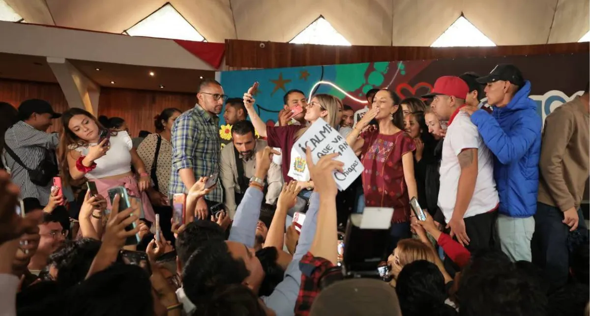 Claudia Sheinbaum se reúne con jóvenes de Toluca