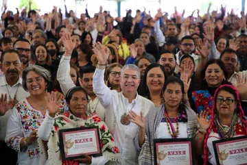 Edomex conmemora Día de la Mujer Indígena en Teotihuacán con apoyos a etnias originarias