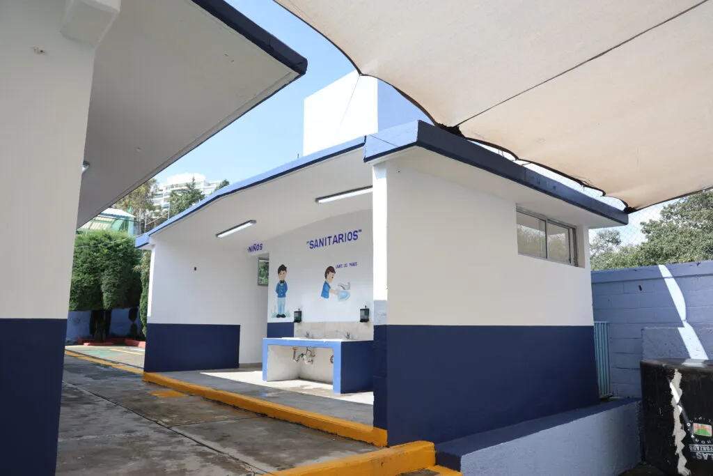 Renueva Huixquilucan salones de clases y patio en Jardín de niños de San Fernando