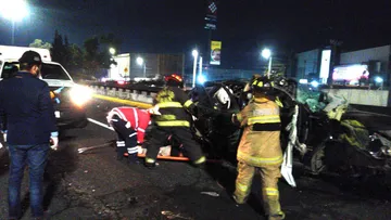 Muere automovilista en su BMW sobre Paseo Tollocan