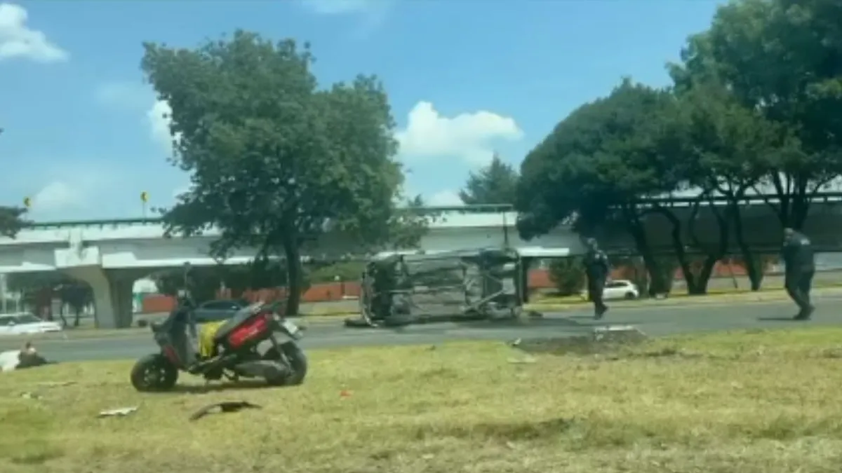 Volcadura afecta la circulación en Paseo Tollocan hoy 16 de marzo