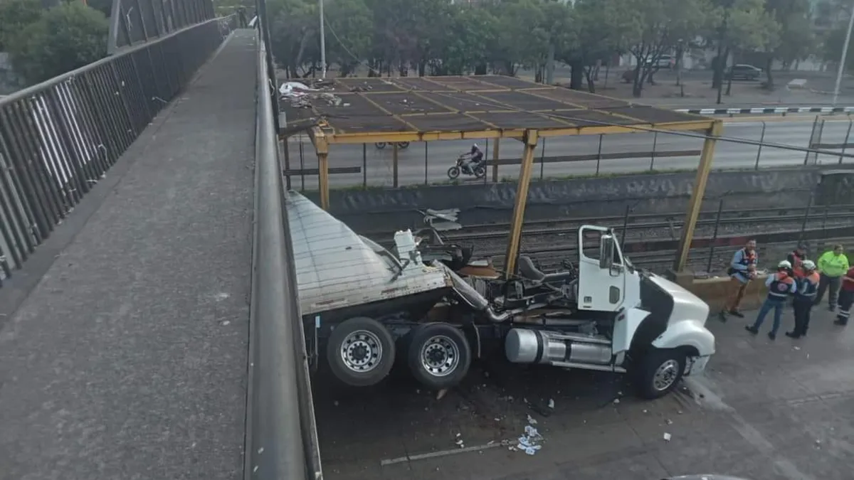 Accidente en Circuito Interior afecta circulación al oriente de CDMX