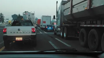 Tránsito pesado en la Toluca-Atlacomulco hay avance muy lento en la zona