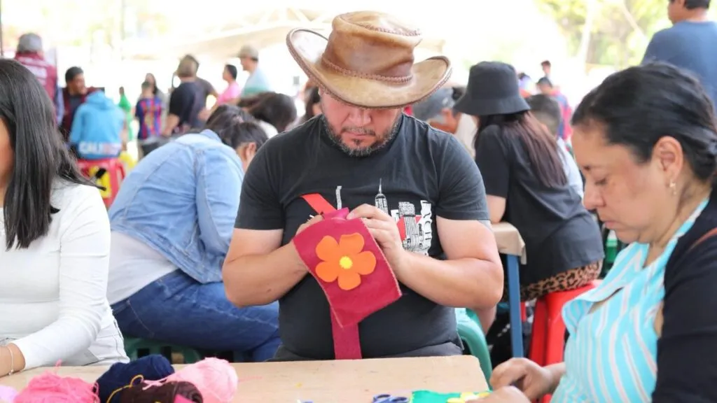Edomex cierra el festejo a los papás con lucha libre y conciertos