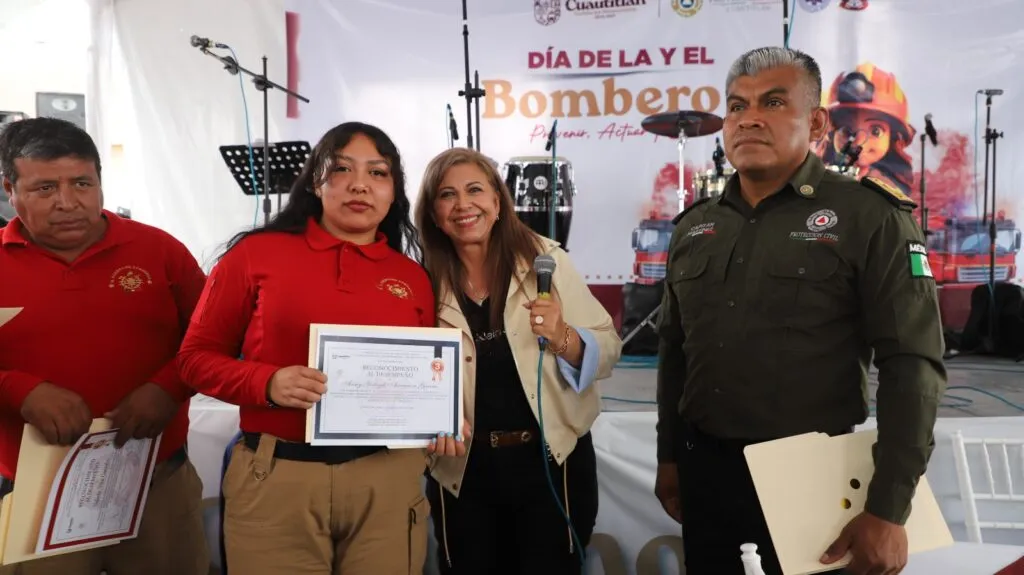 Cuautitlán reconoce a los héroes del fuego en el Día del Bombero