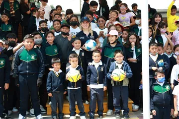 Entrega Huixquilucan equipo deportivo para fomentar la activación física entre estudiantes