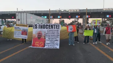 Bloquean autopista México Querétaro en caseta de Tepotzotlán, exigen la libertad de “Memo”