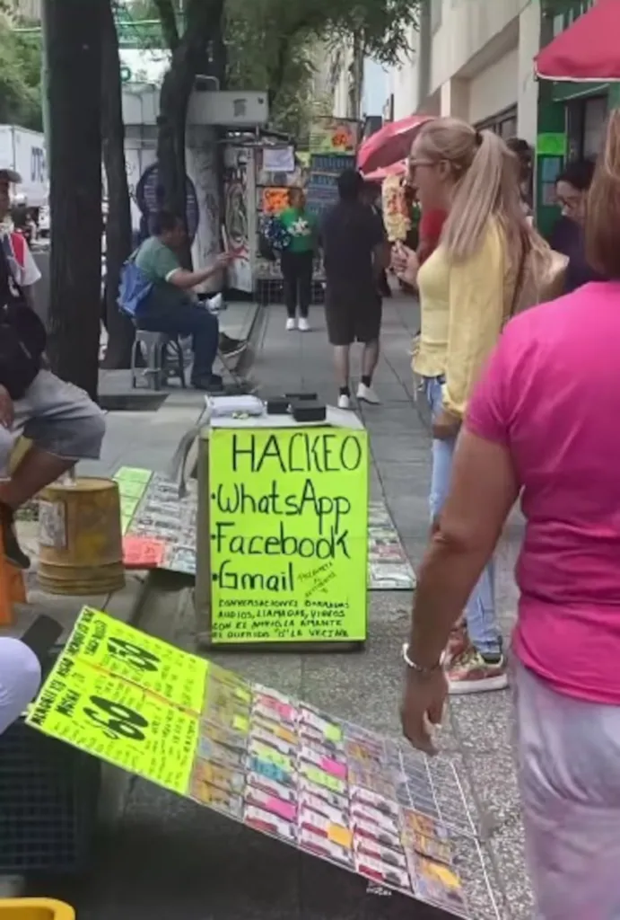 ¿Es posible hackear WhatsApp? En un puesto de la calle ofrecen el servicio