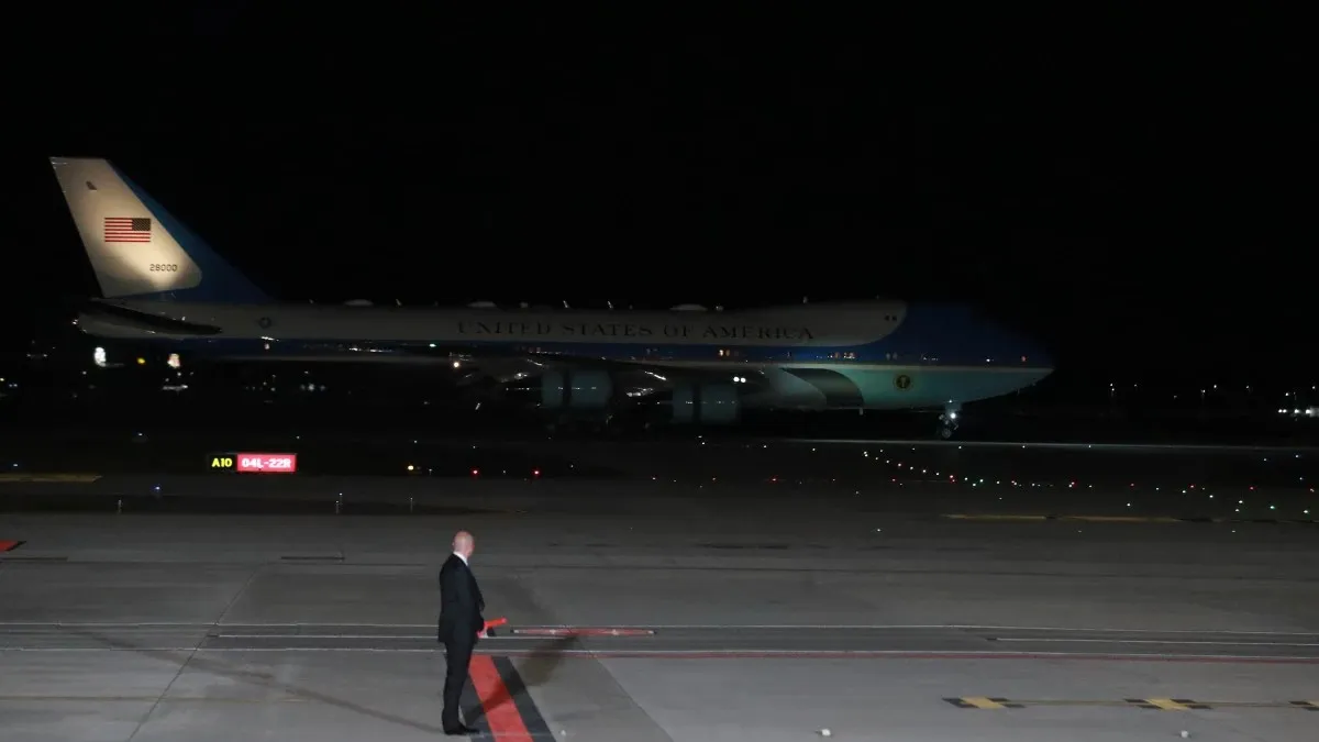 Joe Biden llega a México y aterriza en el AIFA