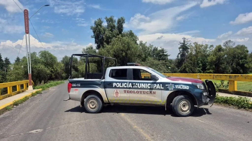 Puente El Polvorín en Teoloyucan es cerrado totalmente, hay filas de hasta 5 km