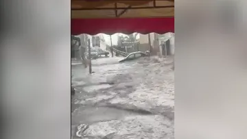 En Ecatepec corrientes de agua afectan vialidades; activan operativo tormenta [VIDEO]