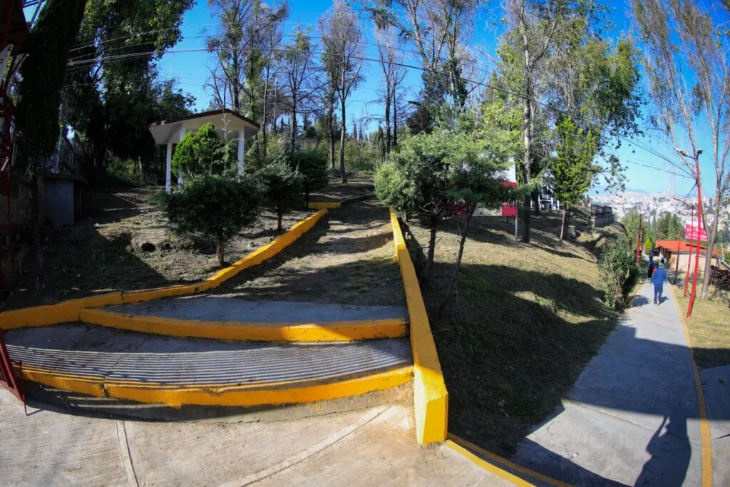 Con huellas de la transformación, se rehabilita e ilumina el parque y deportivo el Tepetatal