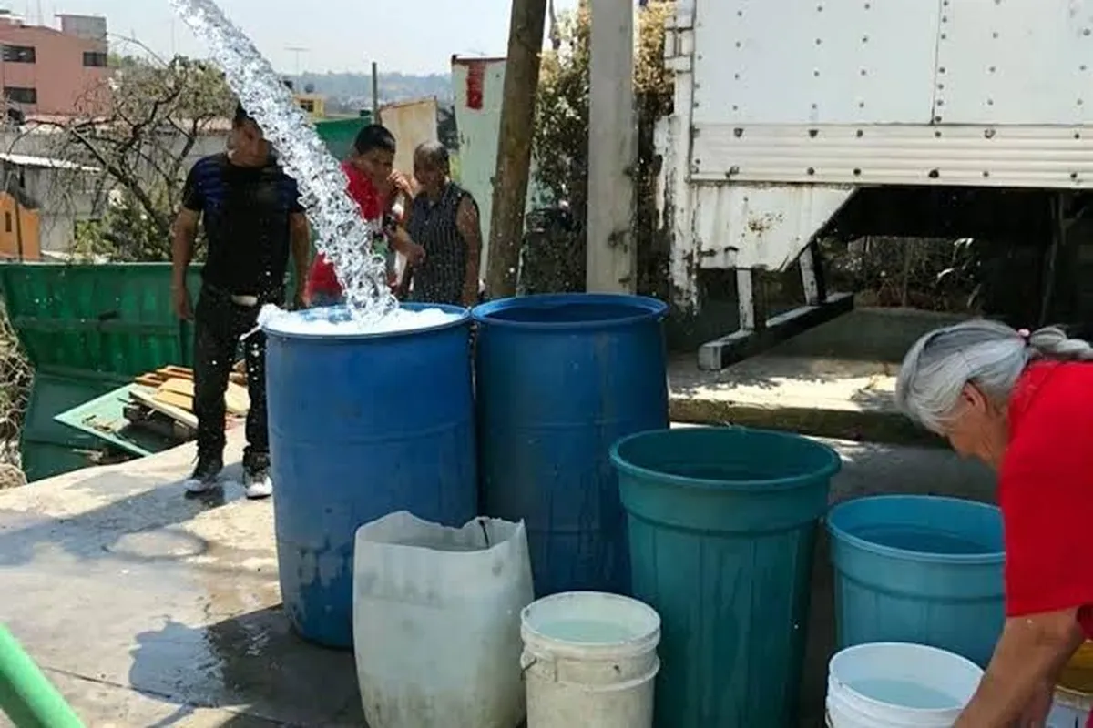 La escasez de agua en Naucalpan no es cuestión de colores, es una necesidad latente entre la población.