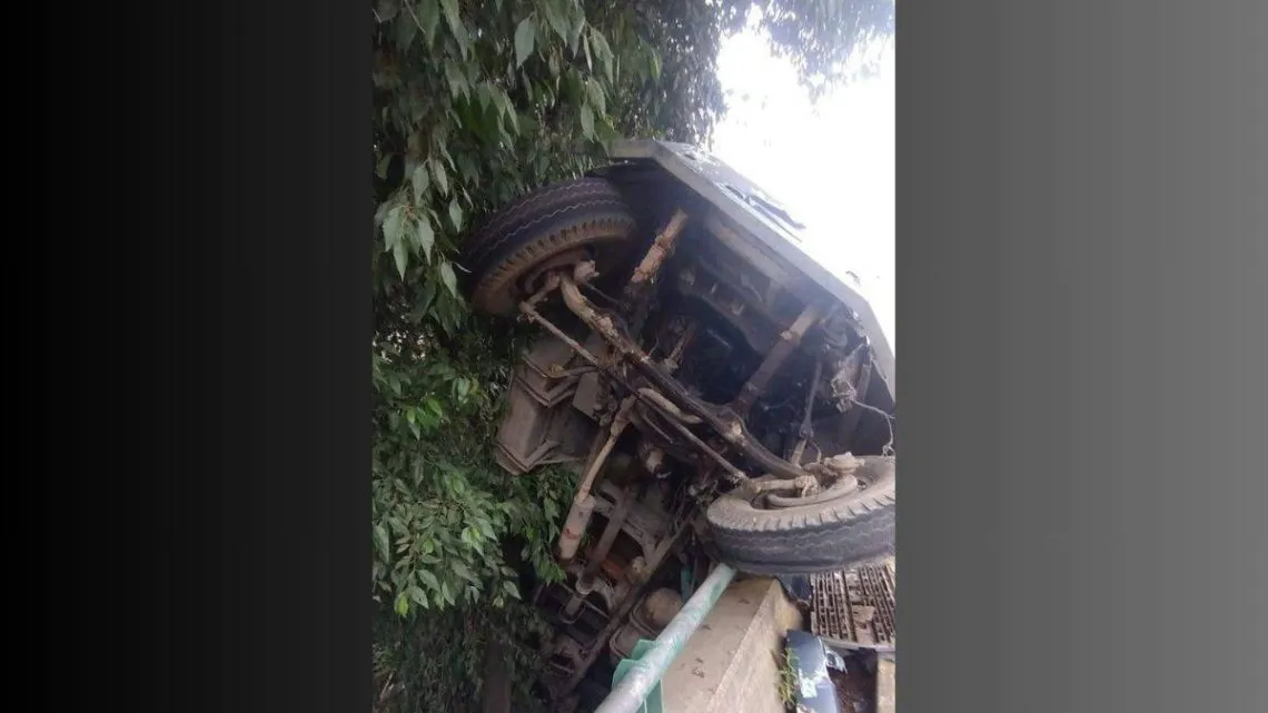 Cuautitlán Izcalli: Vuelca camión recolector de basura