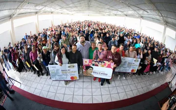 Isaac Montoya inicia entrega de treinta y seis mil Becas Rita Cetina en Naucalpan