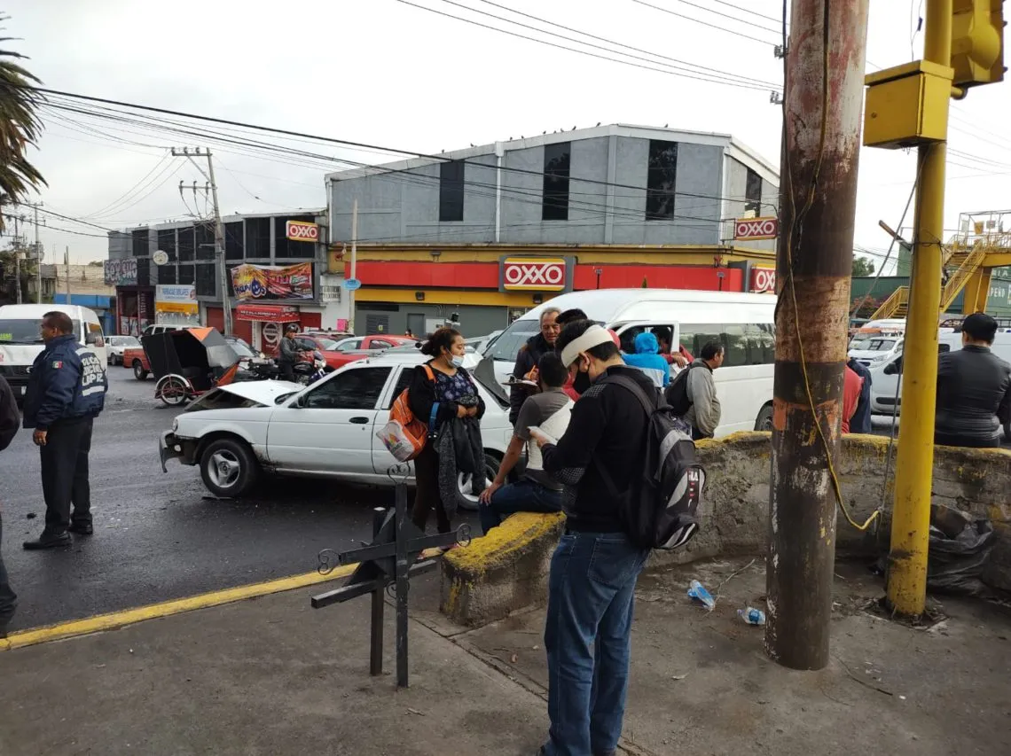 Choque múltiple en La Paz deja tres personas lesionadas