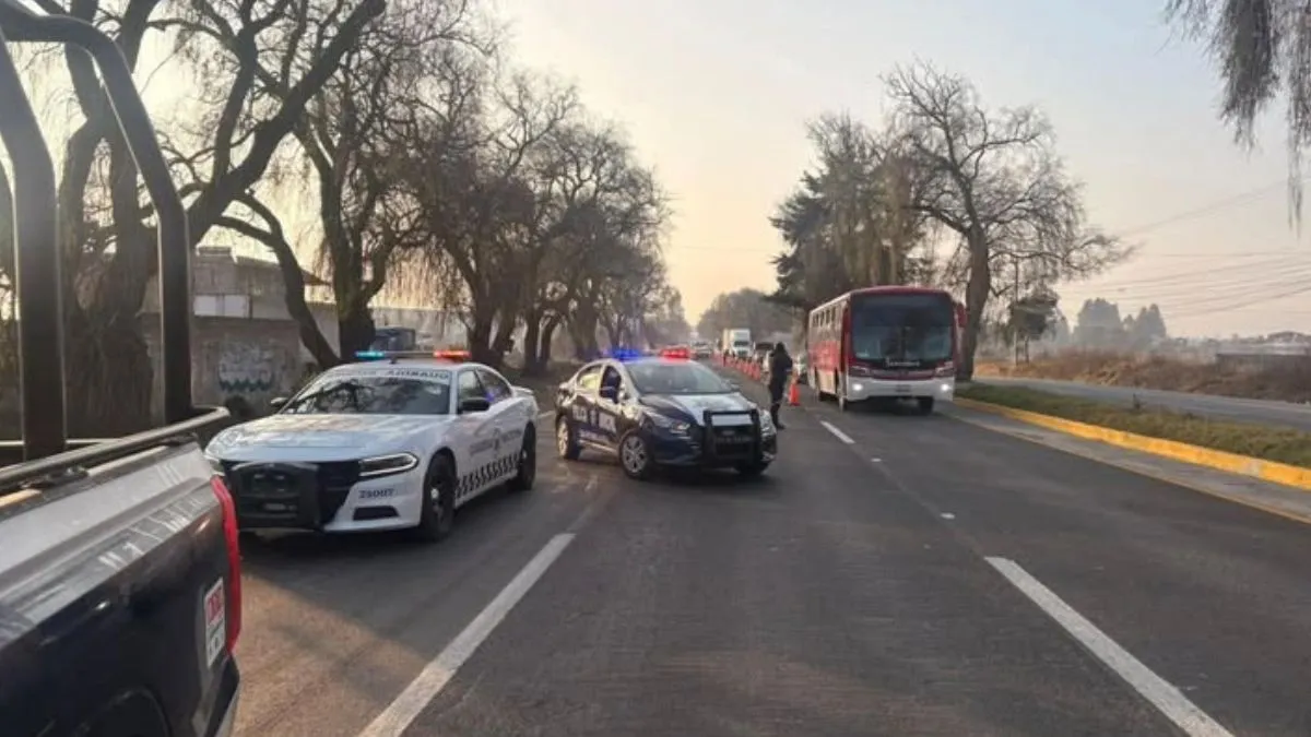 Hombre muere al intentar cruzar la vialidad en la carretera Toluca-Tenango