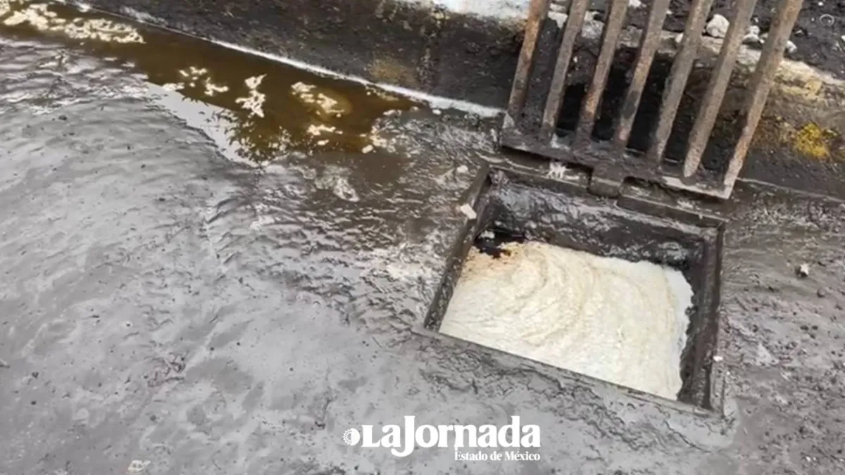 Talleres y autolavados contaminan drenaje en Nezahualcóyotl