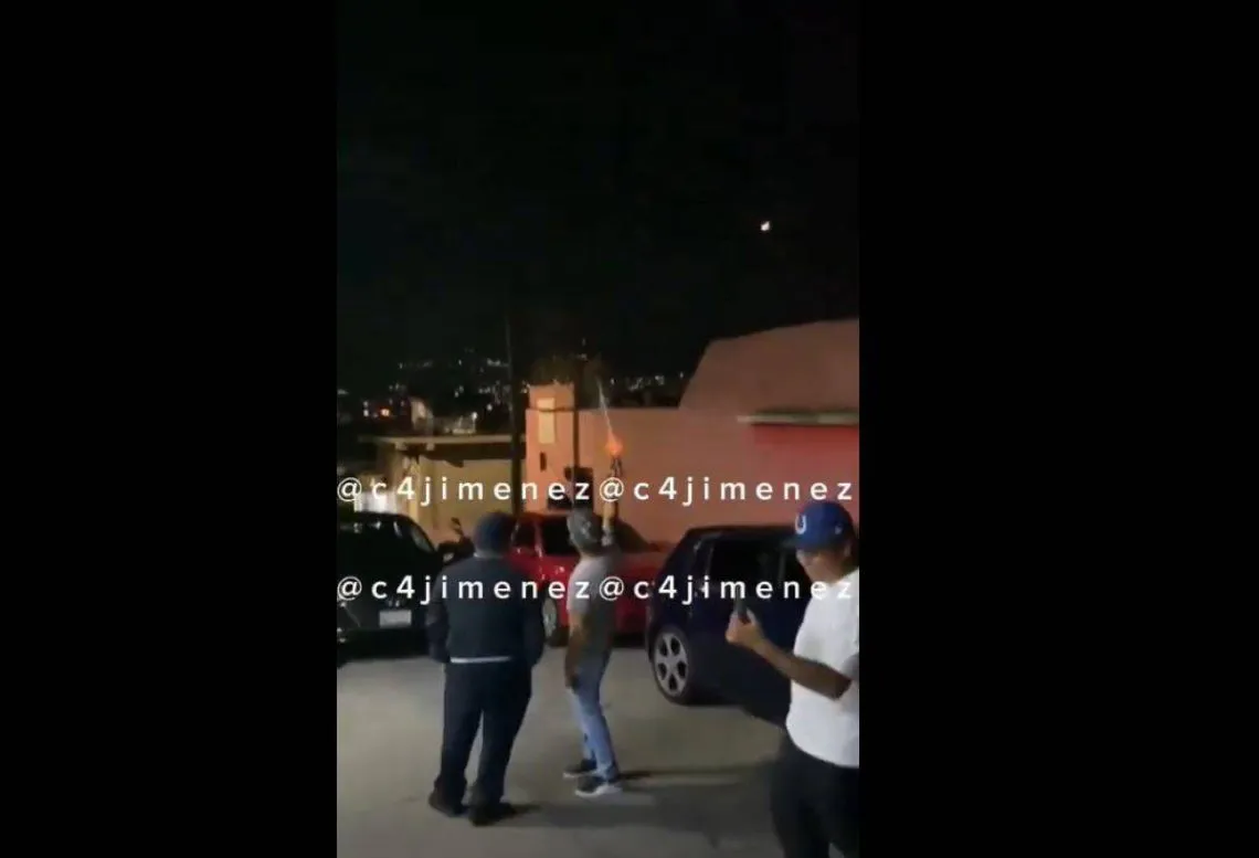 VIDEO: Arma fiesta, se emborracha y avienta bala al aire en Naucalpan