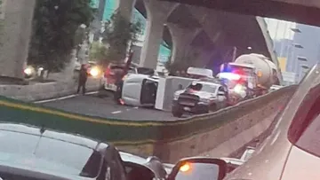 Volcadura en Periférico Norte causa congestionamientos dirección a Satélite