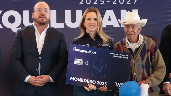 Huixquilucan continúa la entrega de más de 14 mil monederos electrónico y becas municipales