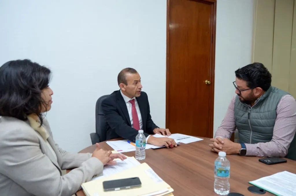 Firman convenio para fortalecer infraestructura vial en Almoloya de Juárez