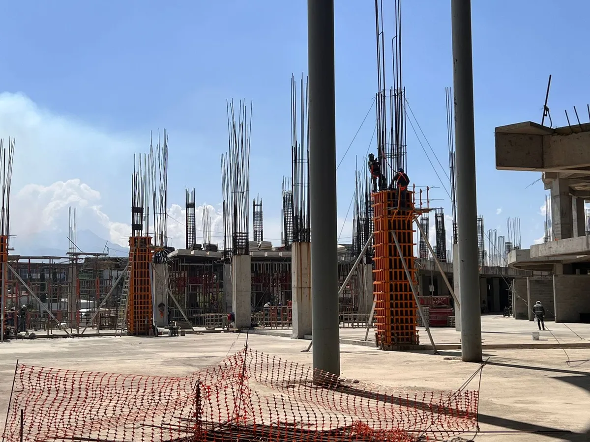 Retoman obras de ampliación de Galerías Metepec