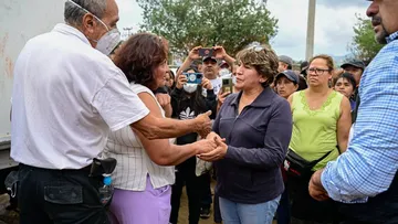 Visita Delfina Gómez a la población afectada por lluvias en oriente del Edomex