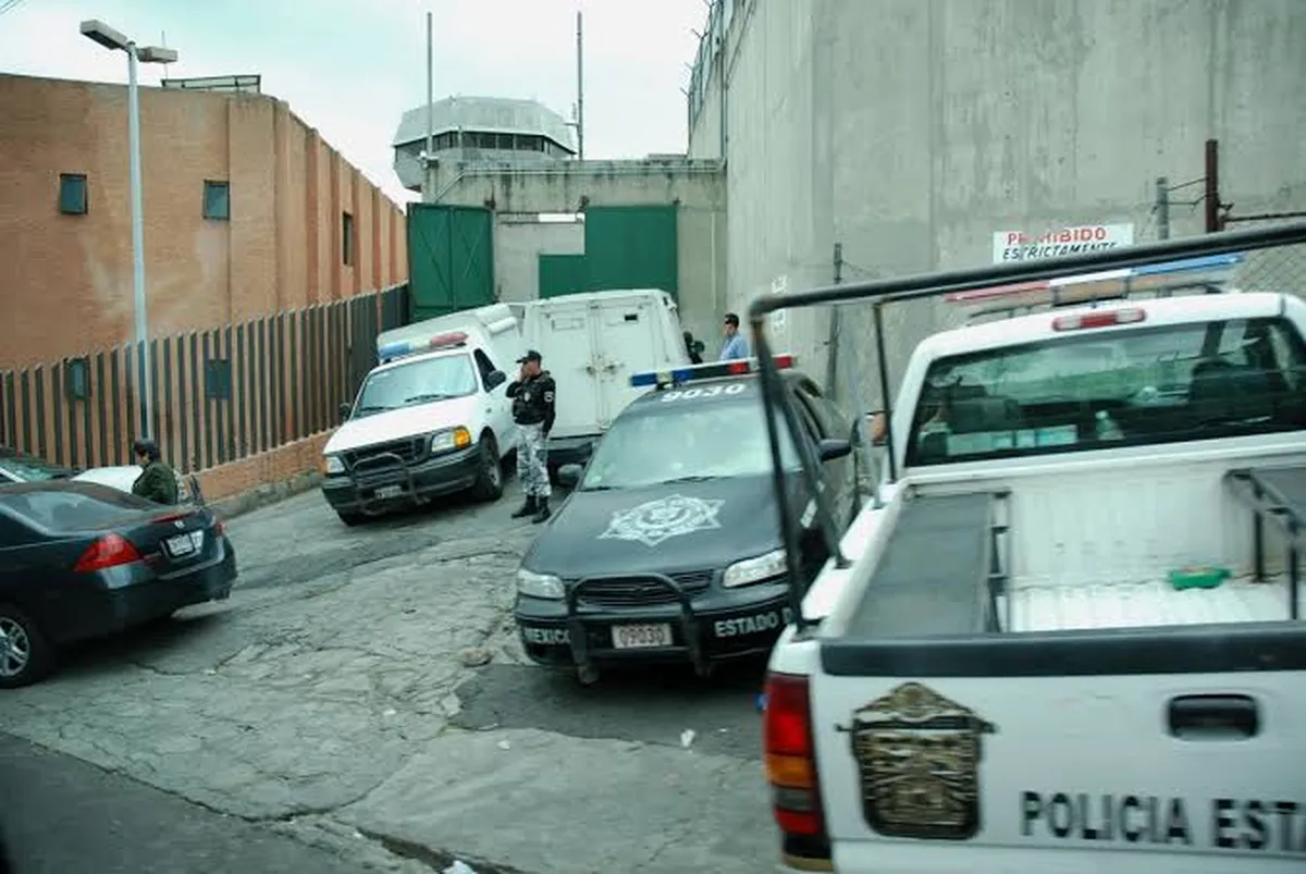 Explota tanque de gas en penal de Tlalnepantla; 3 lesionados