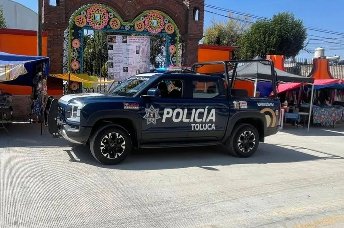 Dan de baja a dos policías de Toluca por abuso de autoridad captado en video