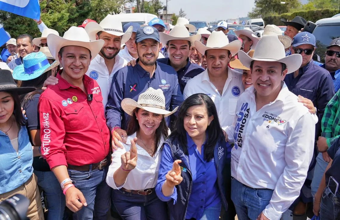 Enrique Vargas y Marko Cortés realizan caminata en Edomex